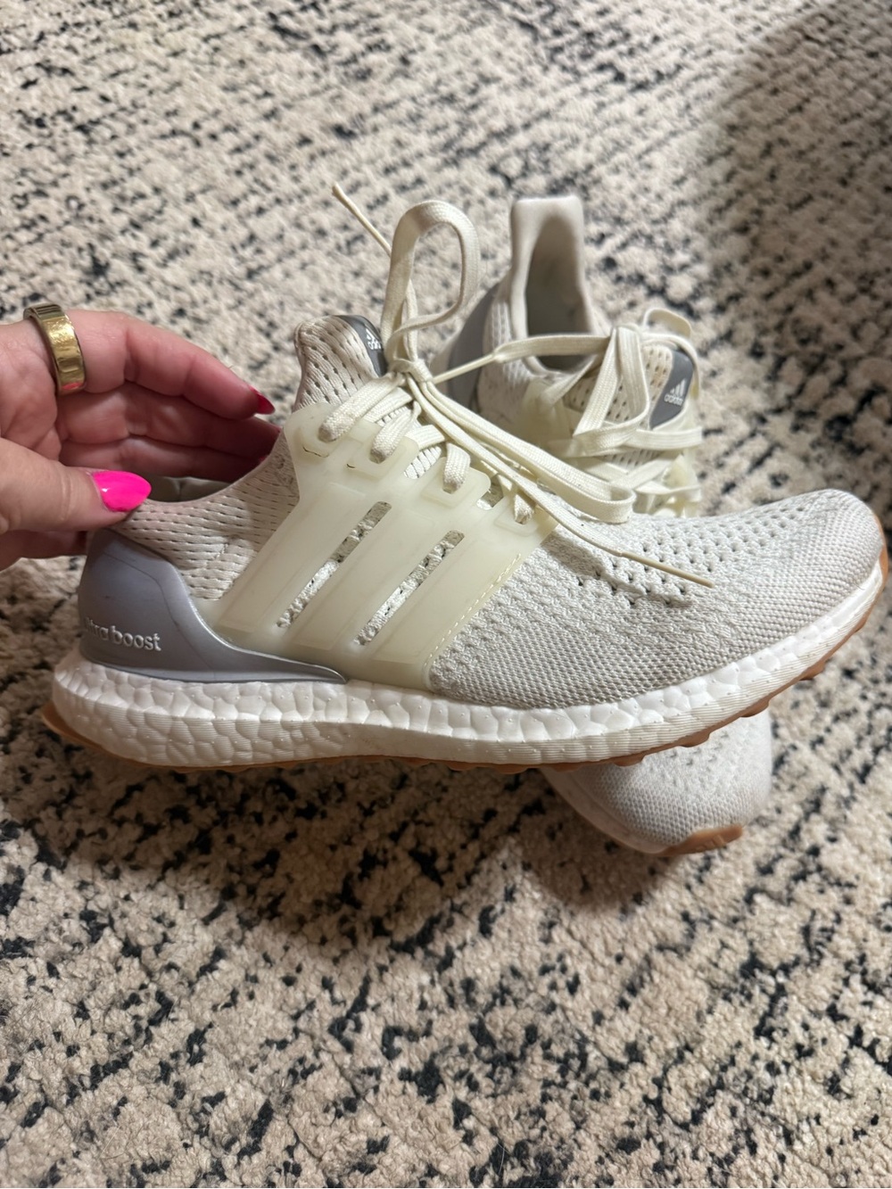 adidas UltraBoost DNA Cloud White Gum Sole Sneakers Women’s 6.5 - Picture 2 of 4
